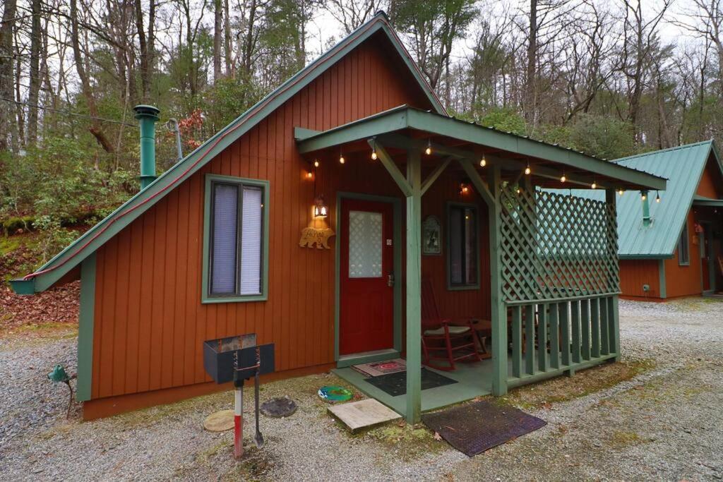 Cute Updated Mountain Cabin Fireplace #3 Helen Esterno foto