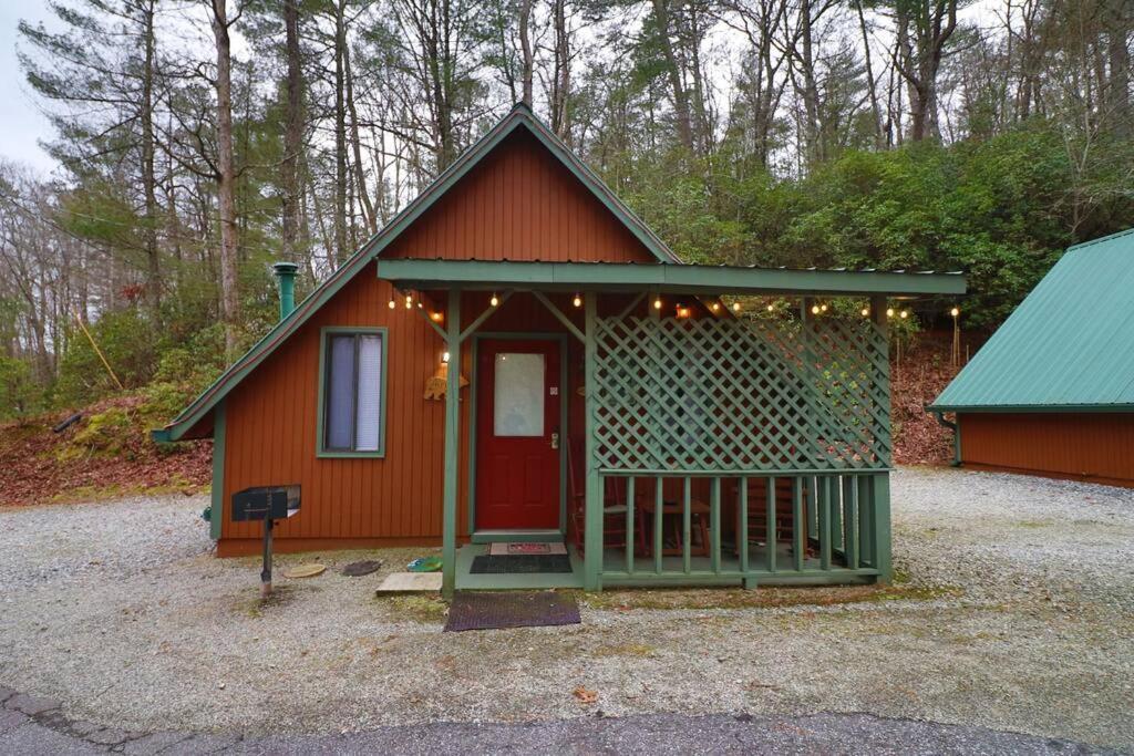 Cute Updated Mountain Cabin Fireplace #3 Helen Esterno foto