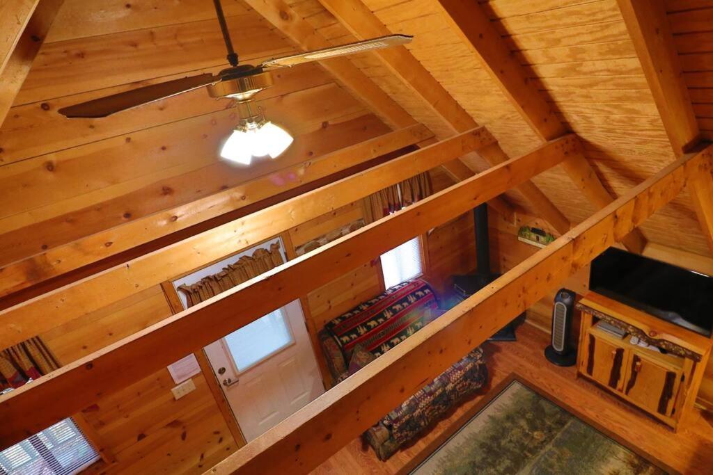 Cute Updated Mountain Cabin Fireplace #3 Helen Esterno foto